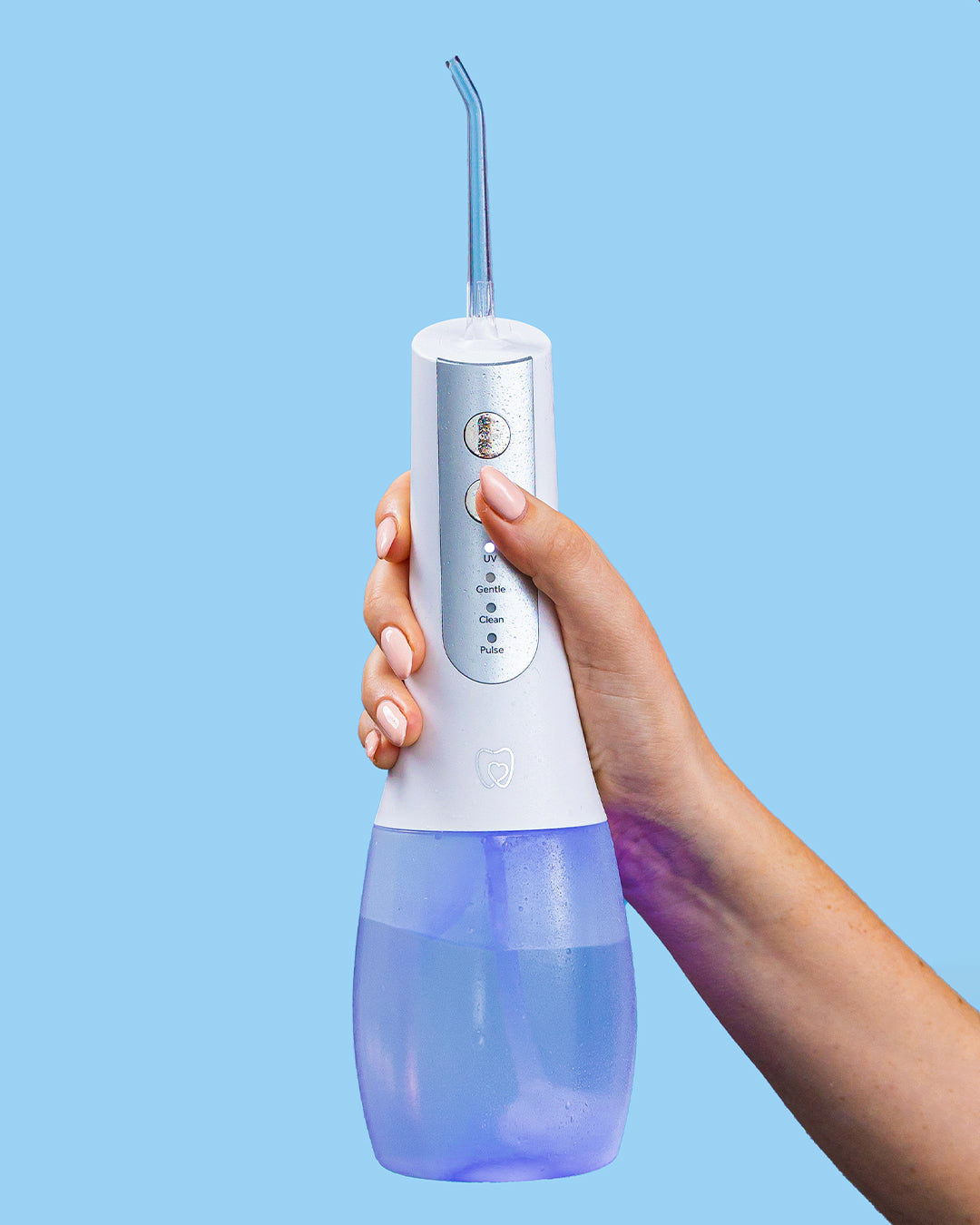Cordless water flosser equipped with a 400ml refillable tank and Hydro Gravity Ball for a 360° cleaning experience