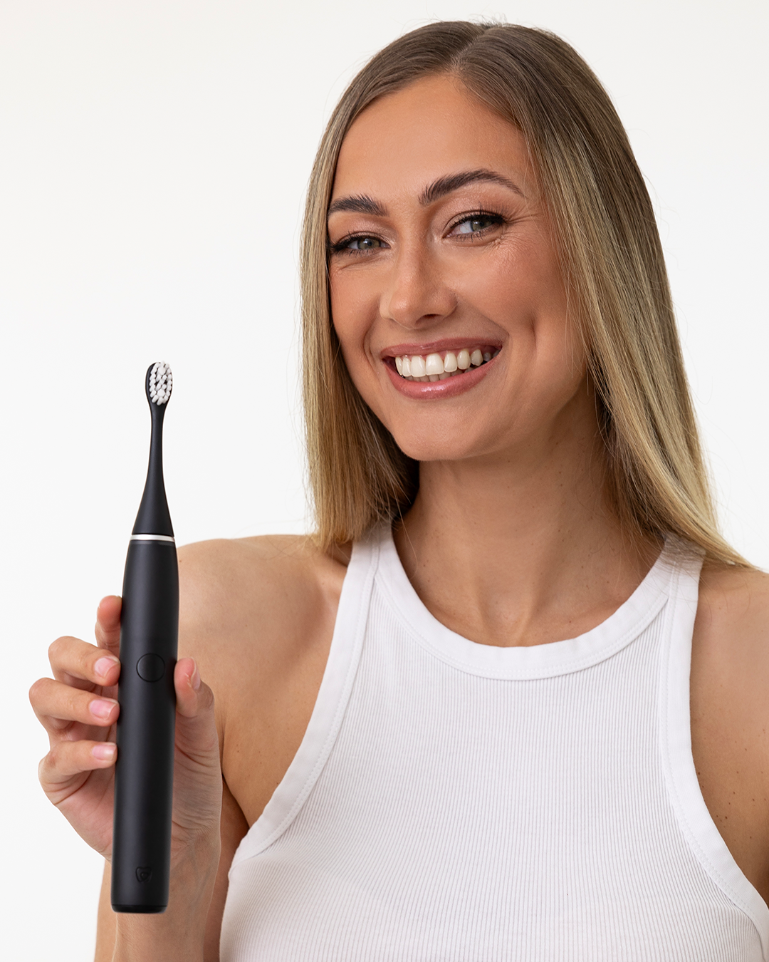 Rechargeable electric toothbrush offering up to 70 days of battery life, complete with travel case and USB-C charging cable ​
