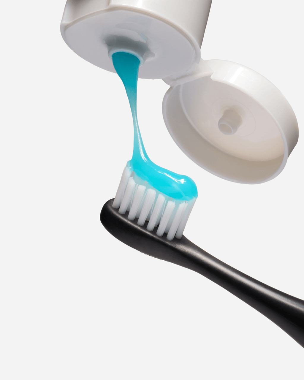 Blue gel formula toothpaste providing effective stain removal and a refreshing brushing experience​