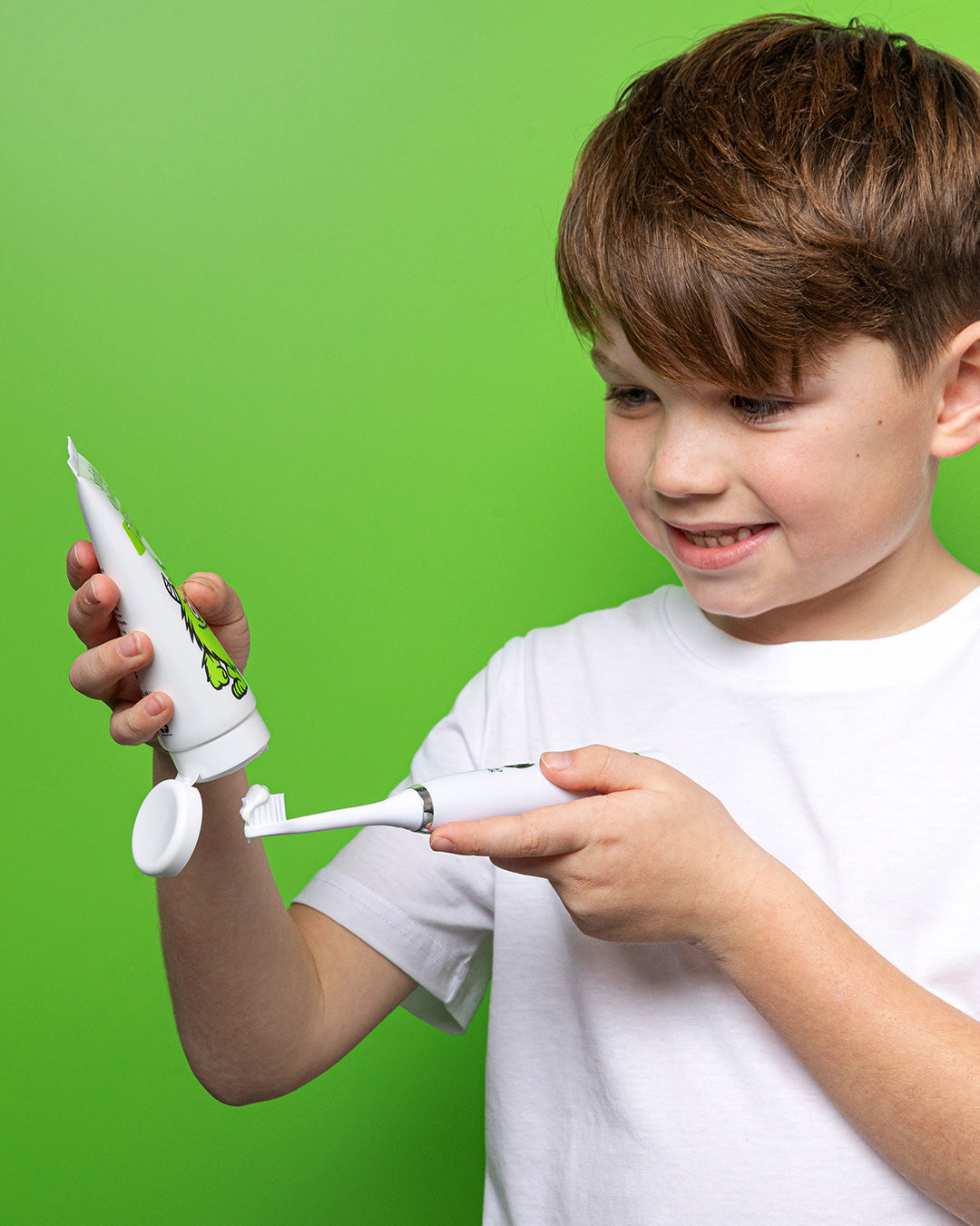 Vegan-friendly and sugar-free kids' toothpaste in recyclable packaging, promoting eco-conscious oral care habits​