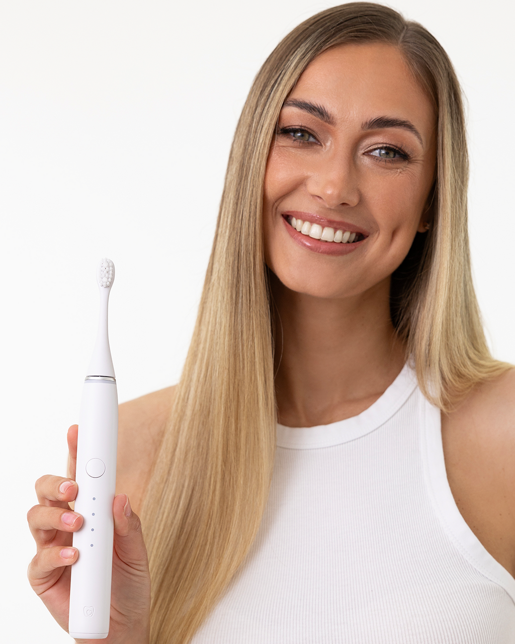 Rechargeable electric toothbrush offering up to 70 days of battery life, complete with travel case and USB-C charging cable​